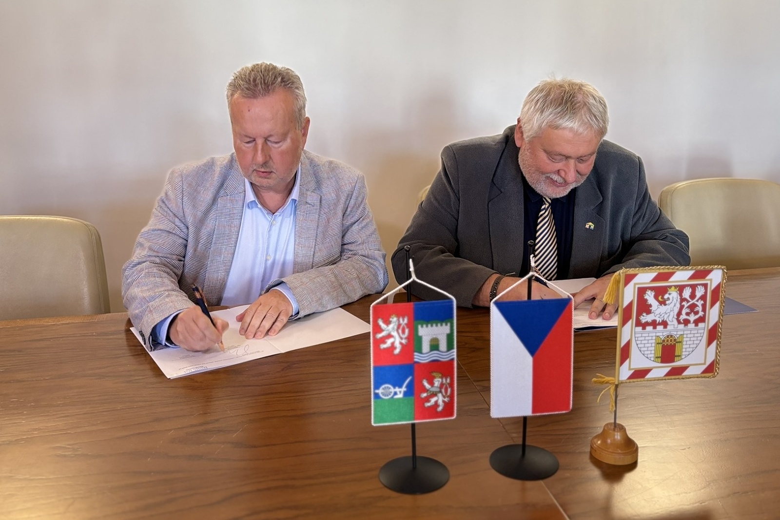 podpis smlouvy k hale