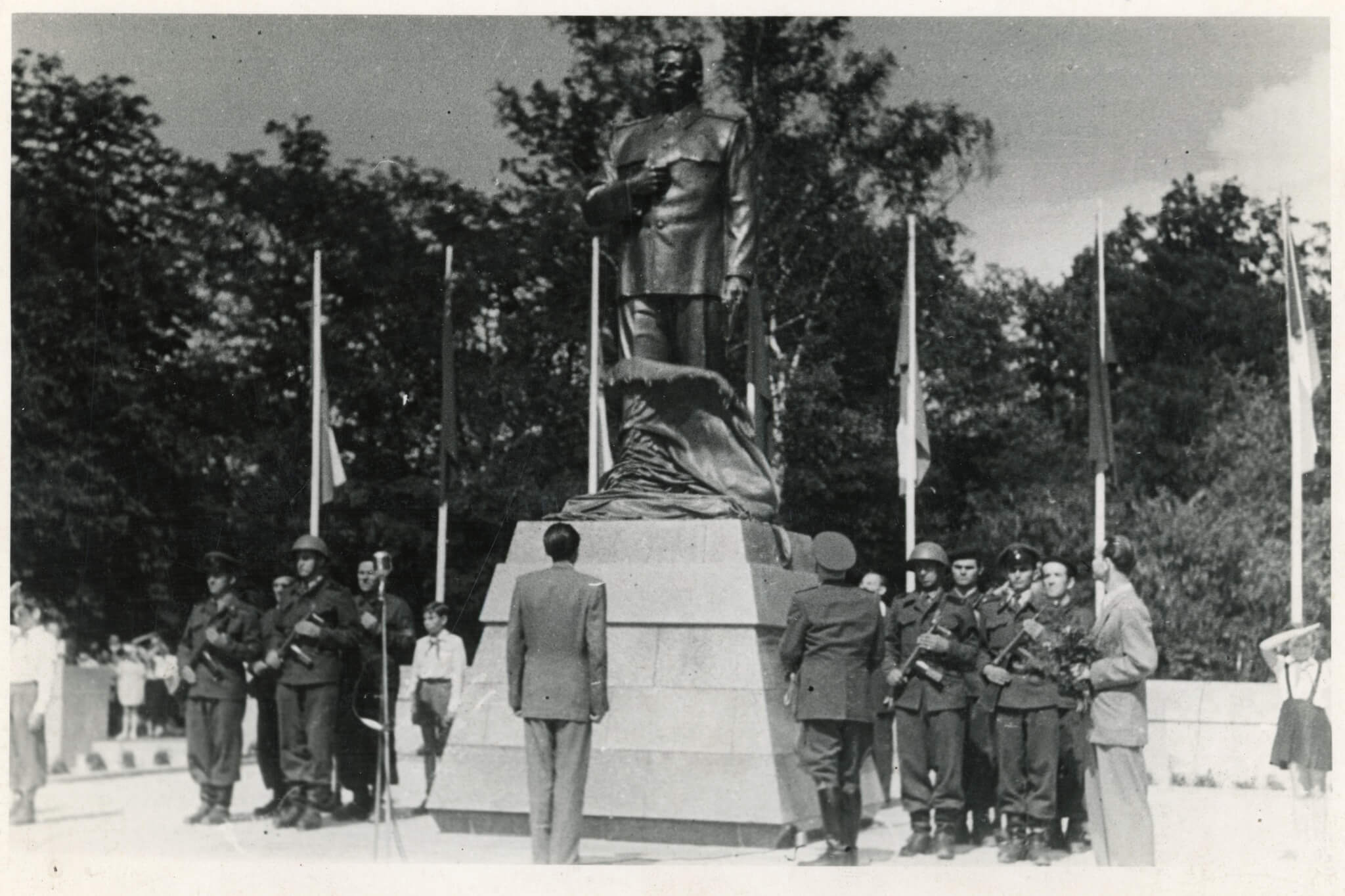 Obr. 6 – moment odhalení sochy J. V. Stalina 20. 6. 1954.