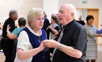 Kampaň pro seniory nabídne přes tři desítky aktivit. Zahájilo ji taneční odpoledne
