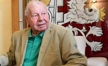 Starosta přivítal na radnici 95letého stolního tenistu Miroslava Nedvěda