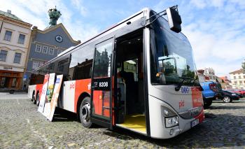 Na trasu Litoměřice - Praha vyjely větší autobusy