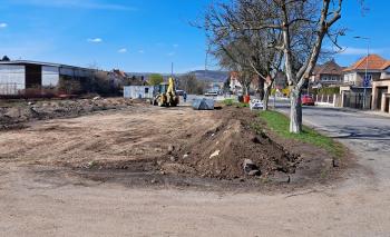 V Husově ulici roste druhá polovina parkoviště, přibyde dalších 40 míst